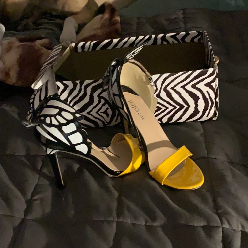 Gorgeous butterfly sandal 9M